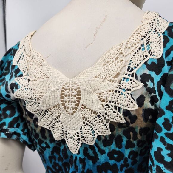 No Boundaries Short Sleeve Pullover Blouse Sz Small Green & Black Crochet V-Neck - Picture 9 of 10